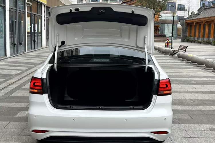 Used Volkswagen Lavida 2019 Lavida Start 1.5L Manual Fashion Edition China VI Standard Trunk