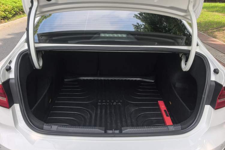 Used Volkswagen Lavida 2019 1.5L Automatic Comfort Edition China VI Standard Trunk