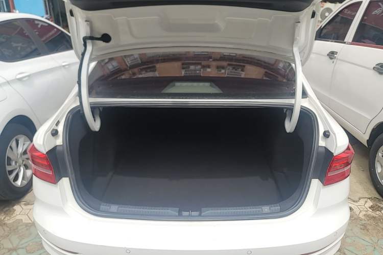 Used Volkswagen Lavida 2019 1.5L Automatic Comfort Edition China VI Standard Trunk