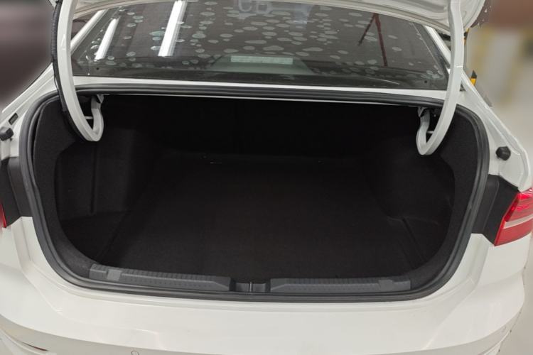 Used Volkswagen Lavida 2019 1.5L Automatic Comfort Edition China VI Standard Trunk