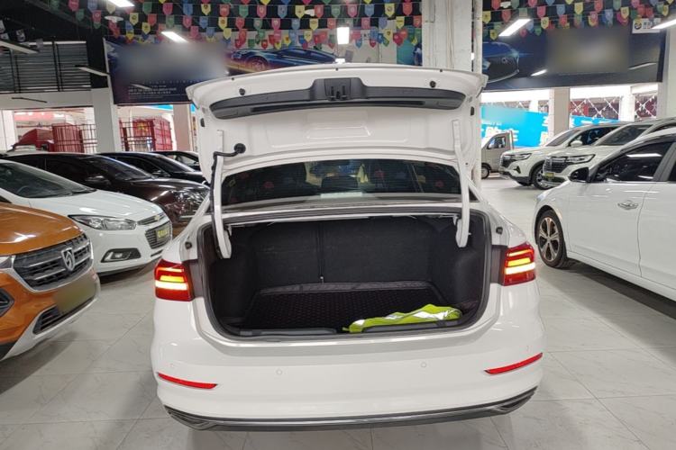 Used Volkswagen Lavida 2019 1.5L Automatic Comfort Edition China VI Standard Trunk