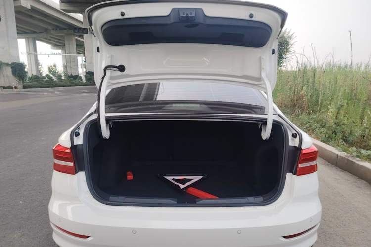 Used Volkswagen Lavida 2019 280TSI DSG Comfort Edition China VI standard Trunk
