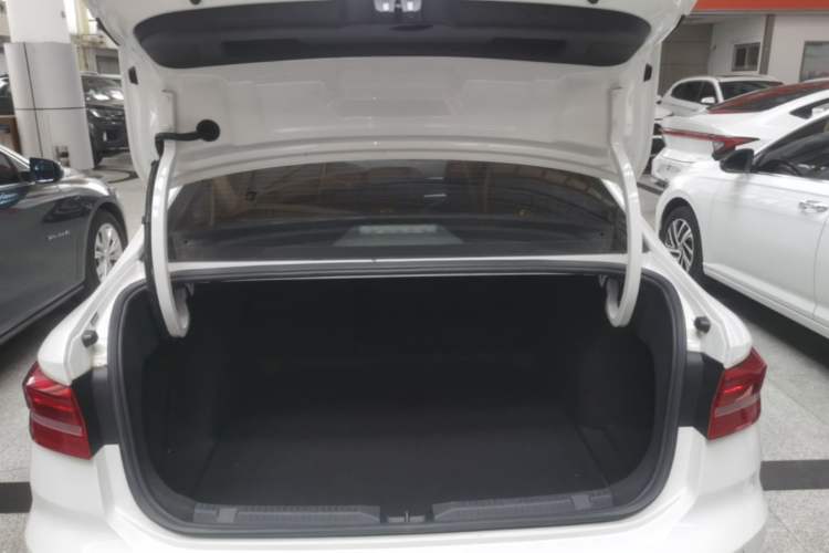 Used Volkswagen Lavida 2019 280TSI DSG Comfort Edition China VI standard Trunk