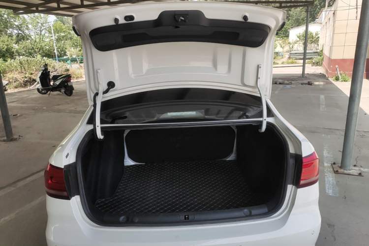 Used Volkswagen Lavida 2019 Lavida Start 1.5L Manual Fashion Edition China VI Standard Trunk