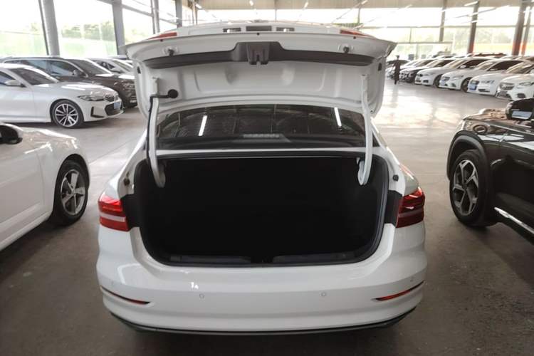 Used Volkswagen Lavida 2019 1.5L Automatic Comfort Edition China VI Standard Trunk