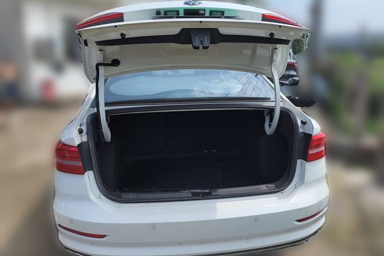 Used Volkswagen Lavida 2019 1.5L Manual Comfort Edition China VI Standard Trunk