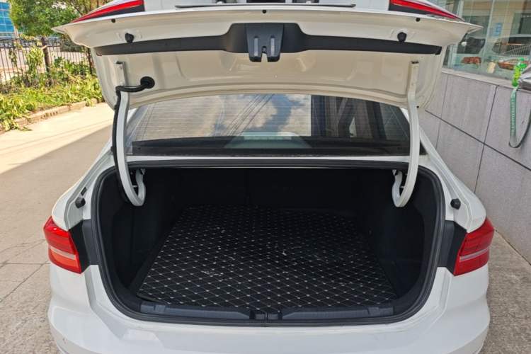 Used Volkswagen Lavida 2019 1.5L Automatic Fashion Edition China VI Trunk
