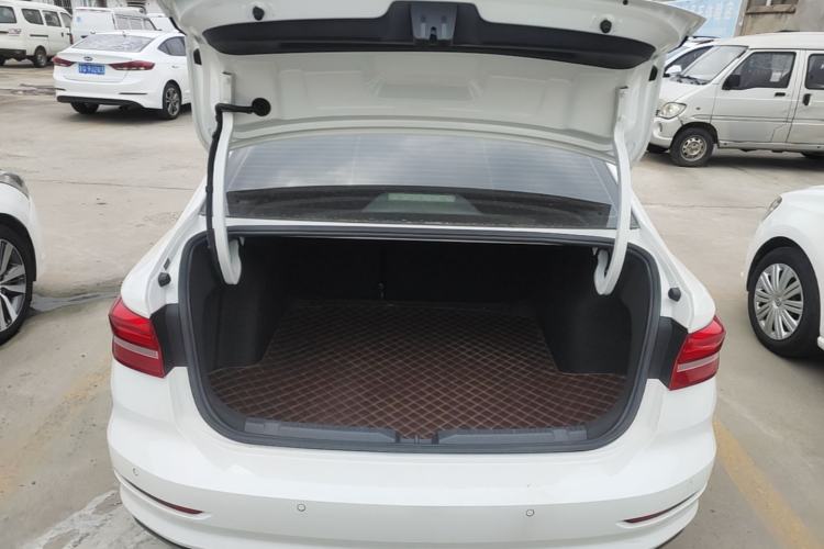 Used Volkswagen Lavida 2019 1.5L Automatic Comfort Edition China VI Standard Trunk