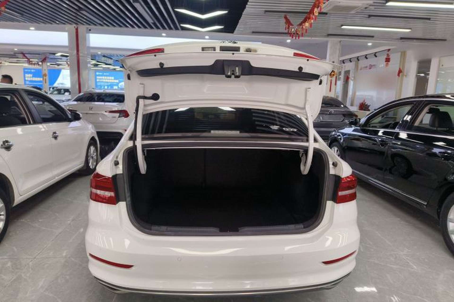 Used Volkswagen Lavida 2019 1.5L Automatic Comfort Edition China VI Standard Trunk