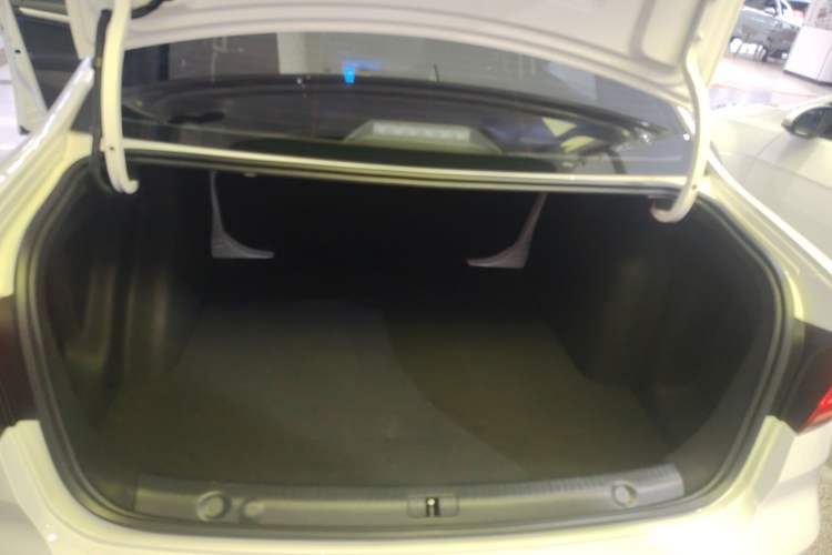 Used Volkswagen Lavida 2019 Lavida Start 1.5L Manual Fashion Edition China VI Standard Trunk