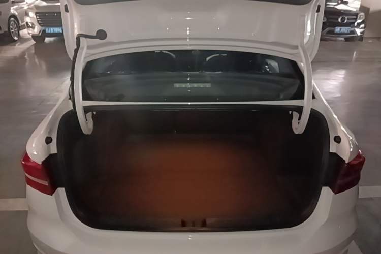 Used Volkswagen Lavida 2019 1.5L Automatic Comfort Edition China VI Standard Trunk