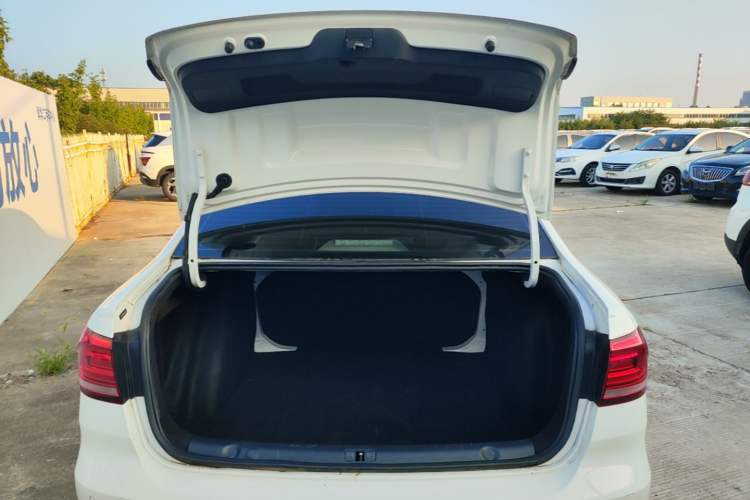 Used Volkswagen Lavida 2019 Lavida Start 1.5L Manual Fashion Edition China VI Standard Trunk
