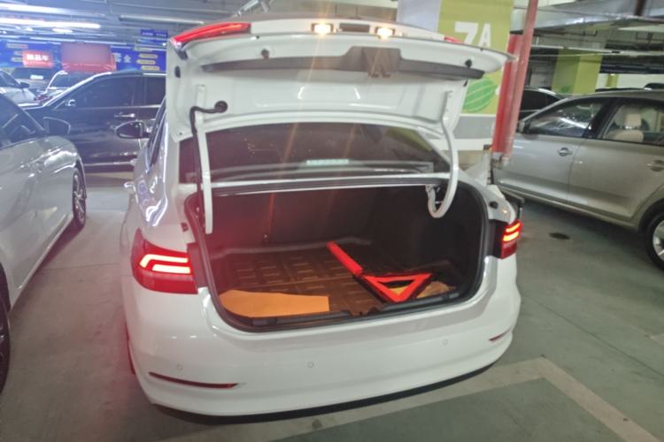 Used Volkswagen Lavida 2019 1.5L Automatic Fashion Edition China VI Trunk