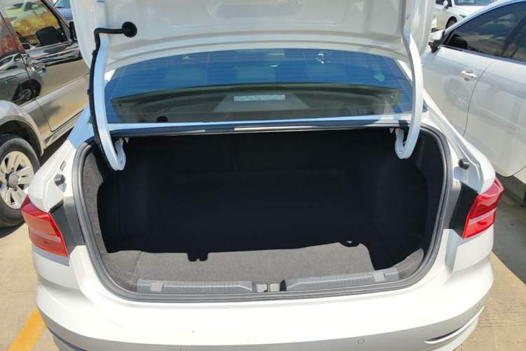 Used Volkswagen Lavida 2019 1.5L Automatic Fashion Edition China VI Trunk
