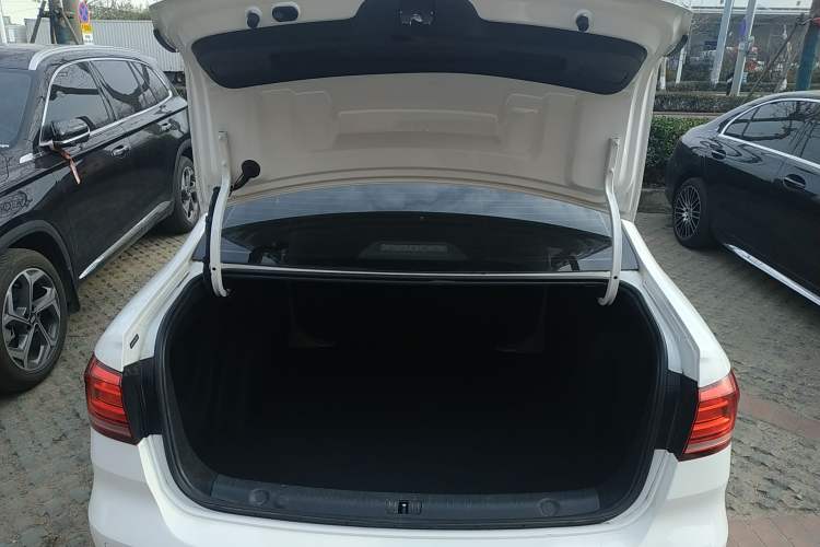 Used Volkswagen Lavida 2019 Lavida Start 1.5L Automatic Trendy Version China VI Standard Trunk