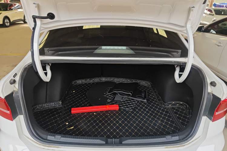 Used Volkswagen Lavida 2019 1.5L Automatic Vision Edition China VI Standard Trunk