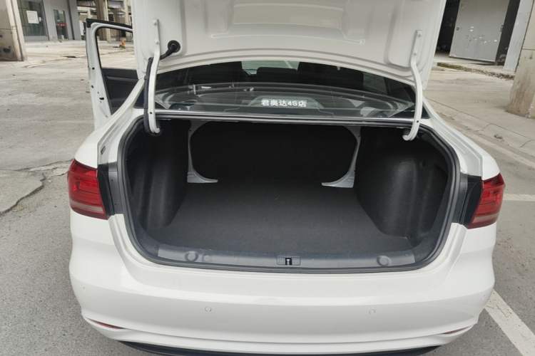 Used Volkswagen Lavida 2019 Lavida Start 1.5L Automatic Trendy Version China VI Standard Trunk