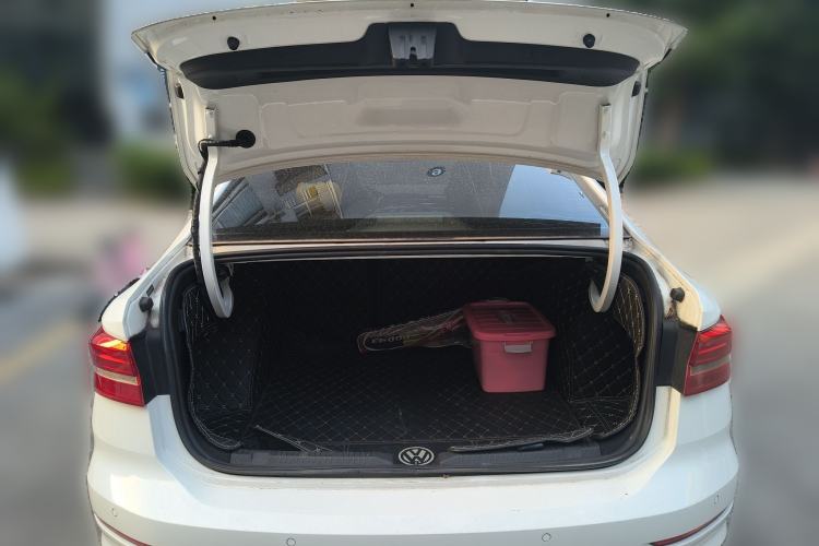 Used Volkswagen Lavida 2019 1.5L Automatic Comfort Edition China VI Standard Trunk