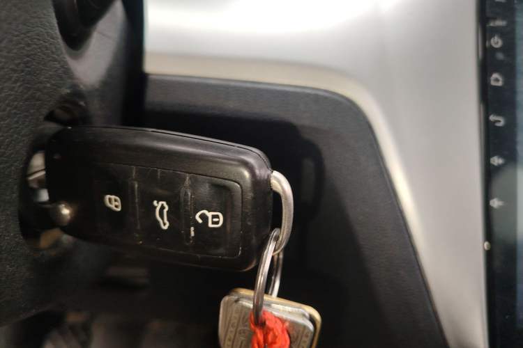 Used Volkswagen Lavida 2019 Lavida Start 1.5L Manual Fashion Edition China VI Standard Vehicle Key