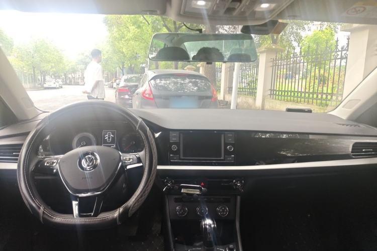 Used Volkswagen Lavida 2019 1.5L Automatic Comfort Edition China VI Standard Center Console