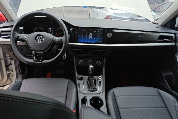 Used Volkswagen Lavida 2019 1.5L Automatic Comfort Edition China VI Standard Center Console