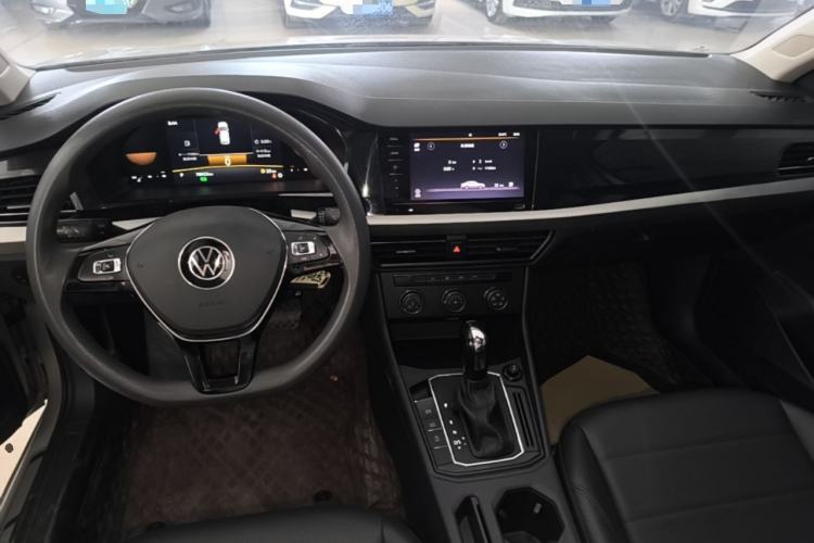 Used Volkswagen Lavida 2019 1.5L Automatic Comfort Edition China VI Standard Center Console
