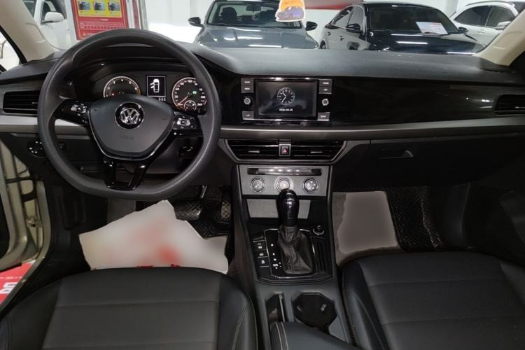Used Volkswagen Lavida 2019 1.5L Automatic Comfort Edition China VI Standard Center Console