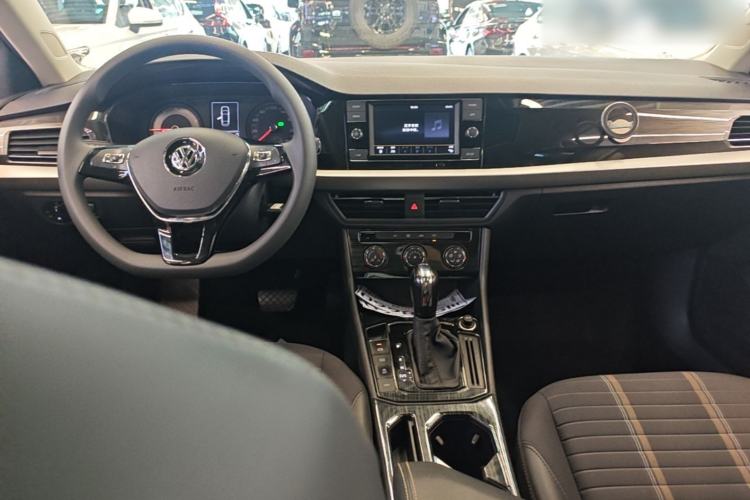 Used Volkswagen Lavida 2019 280TSI DSG Comfort Edition China VI standard Center Console