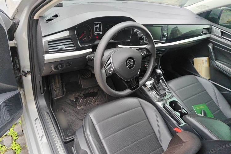 Used Volkswagen Lavida 2019 1.5L Automatic Comfort Edition China VI Standard Center Console