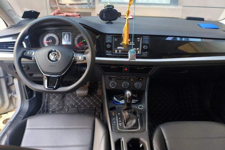 Used Volkswagen Lavida 2019 1.5L Automatic Comfort Edition China VI Standard Center Console