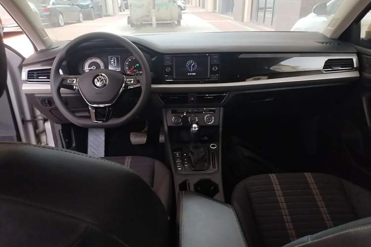 Used Volkswagen Lavida 2019 280TSI DSG Comfort Edition China VI standard Center Console