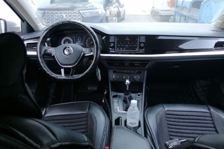 Used Volkswagen Lavida 2019 1.5L Automatic Comfort Edition China VI Standard Center Console