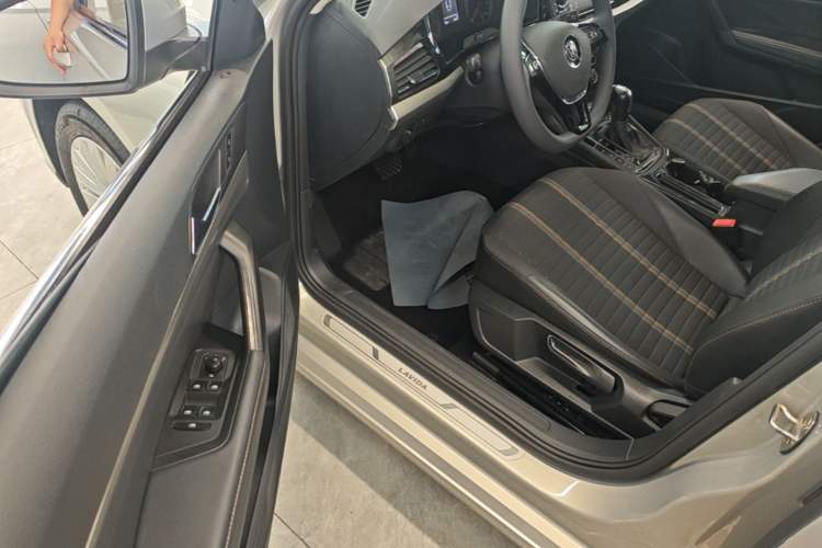 Used Volkswagen Lavida 2019 280TSI DSG Comfort Edition China VI standard Driver Seat
