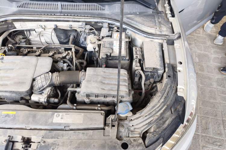 Used Volkswagen Lavida 2019 1.5L Automatic Comfort Edition China VI Standard Engine Bay Left