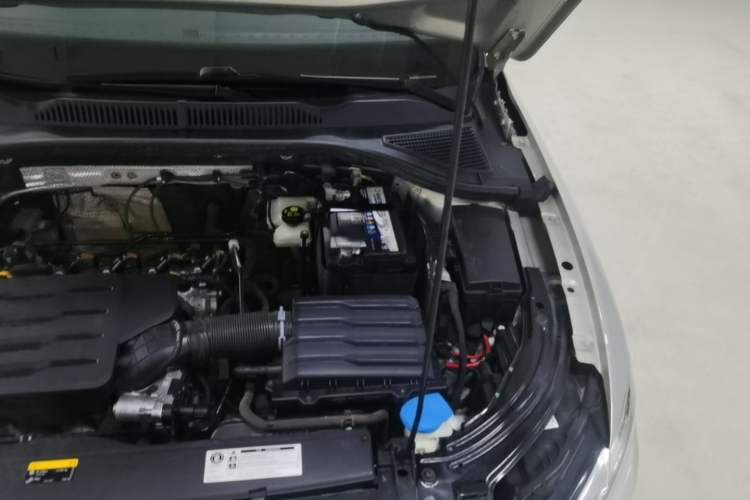 Used Volkswagen Lavida 2019 1.5L Automatic Fashion Edition China VI Engine Bay Left