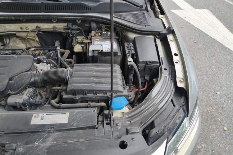 Used Volkswagen Lavida 2019 1.5L Automatic Vision Edition China VI Standard Engine Bay Left