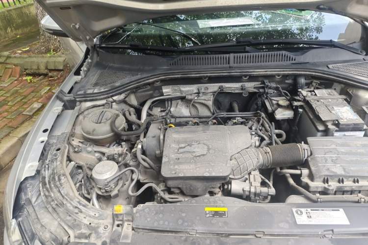 Used Volkswagen Lavida 2019 1.5L Automatic Comfort Edition China VI Standard Engine Bay Right