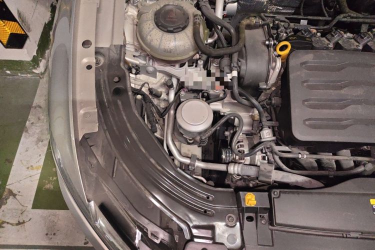 Used Volkswagen Lavida 2019 1.5L Automatic Comfort Edition China VI Standard Engine Bay Right