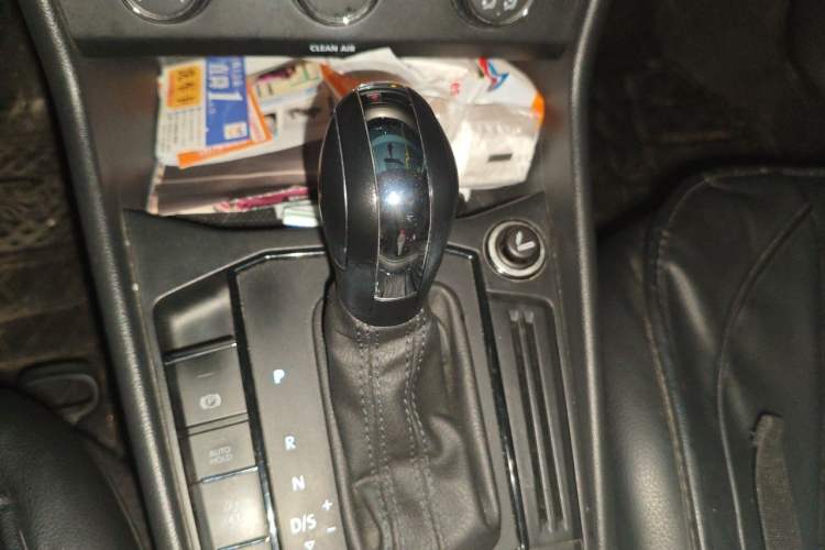 Used Volkswagen Lavida 2019 1.5L Automatic Fashion Edition China VI Gear Lever