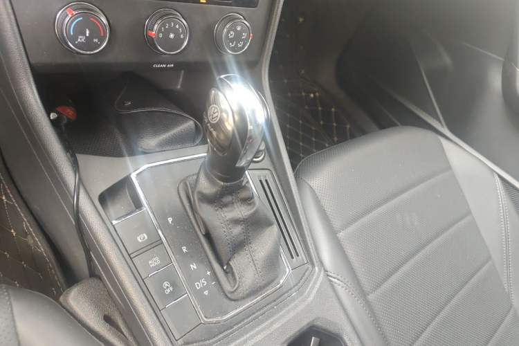 Used Volkswagen Lavida 2019 1.5L Automatic Comfort Edition China VI Standard Gear Lever