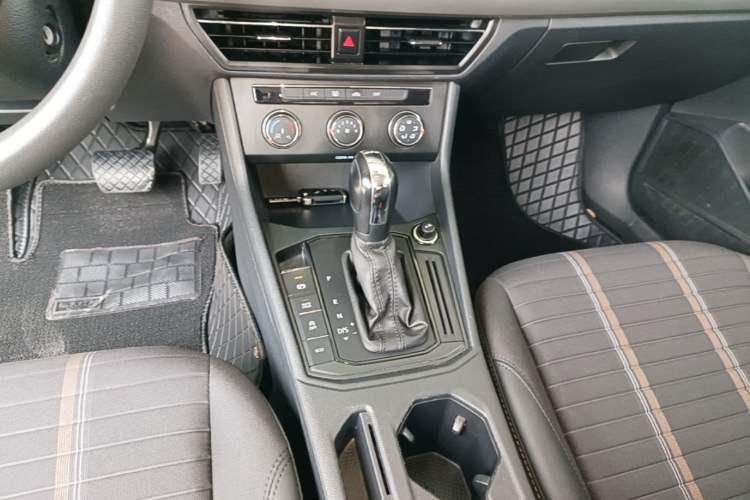 Used Volkswagen Lavida 2019 280TSI DSG Comfort Edition China VI standard Gear Lever