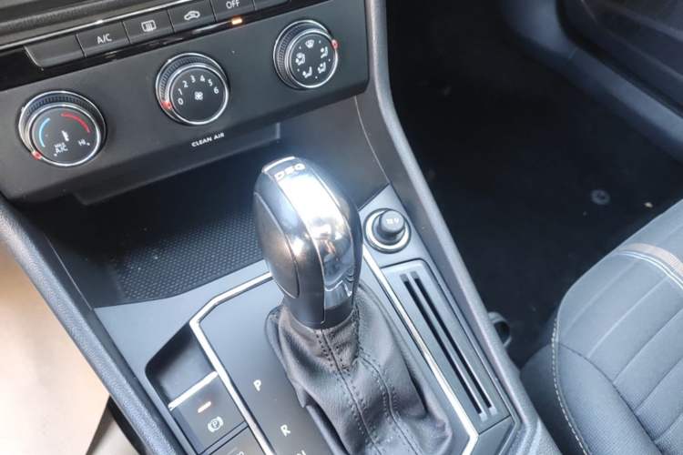 Used Volkswagen Lavida 2019 280TSI DSG Comfort Edition China VI standard Gear Lever