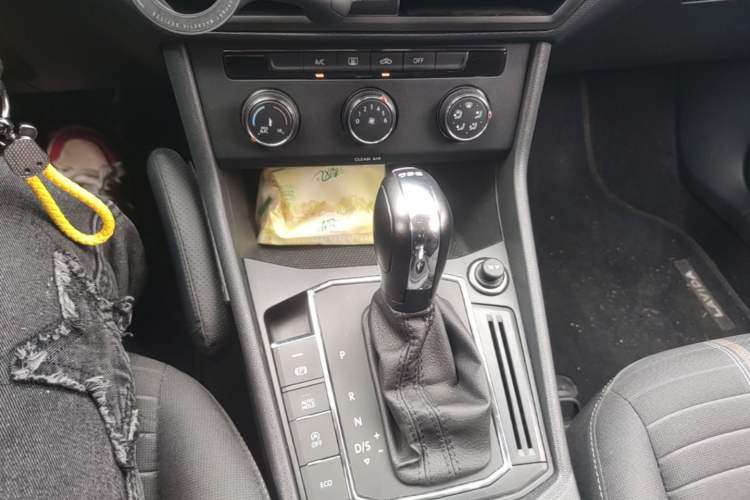 Used Volkswagen Lavida 2019 280TSI DSG Comfort Edition China VI standard Gear Lever