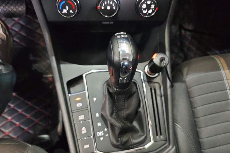 Used Volkswagen Lavida 2019 280TSI DSG Comfort Edition China VI standard Gear Lever