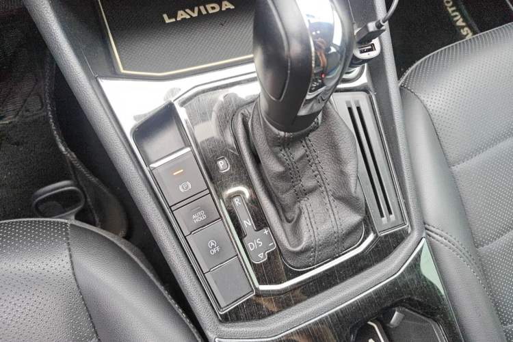 Used Volkswagen Lavida 2019 1.5L Automatic Comfort Edition China VI Standard Gear Lever