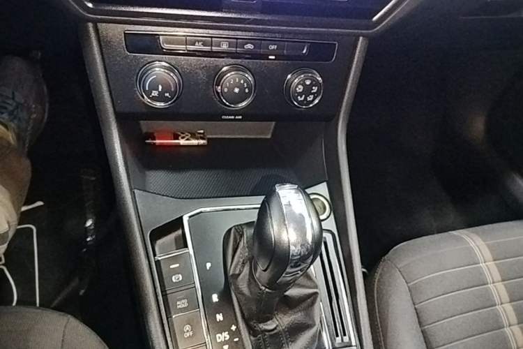 Used Volkswagen Lavida 2019 280TSI DSG Comfort Edition China VI standard Gear Lever