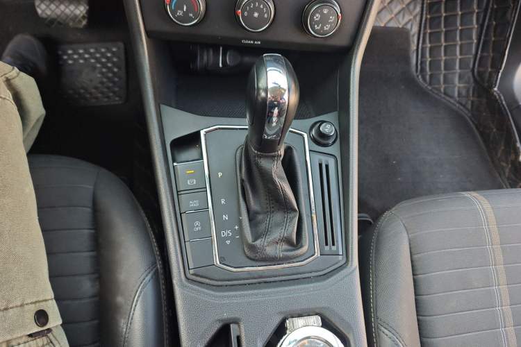 Used Volkswagen Lavida 2019 1.5L Automatic Vision Edition China VI Standard Gear Lever