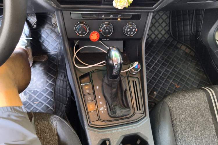 Used Volkswagen Lavida 2019 1.5L Automatic Fashion Edition China VI Gear Lever
