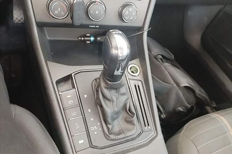 Used Volkswagen Lavida 2019 280TSI DSG Comfort Edition China VI standard Gear Lever