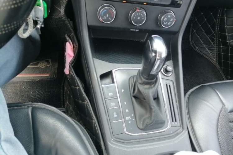 Used Volkswagen Lavida 2019 1.5L Automatic Comfort Edition China VI Standard Gear Lever